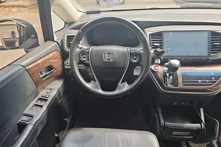 Used Honda Odyssey 2015 Updated Version 2.4L Smart Edition Steering Wheel