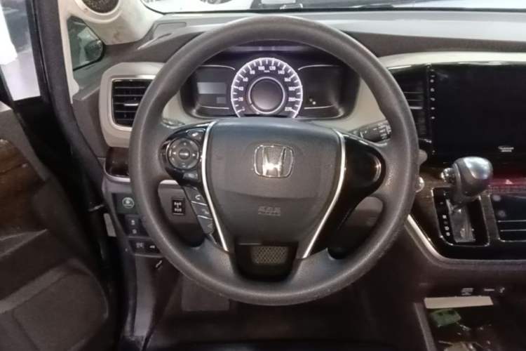 Used Honda Odyssey 2015 Revised Version 2.4L Comfort Edition Steering Wheel