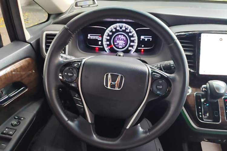 Used Honda Odyssey 2015 Updated Version 2.4L Smart Edition Steering Wheel