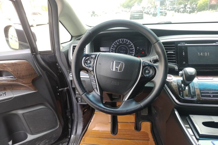 Used Honda Odyssey 2015 Updated Version 2.4L Smart Edition Steering Wheel
