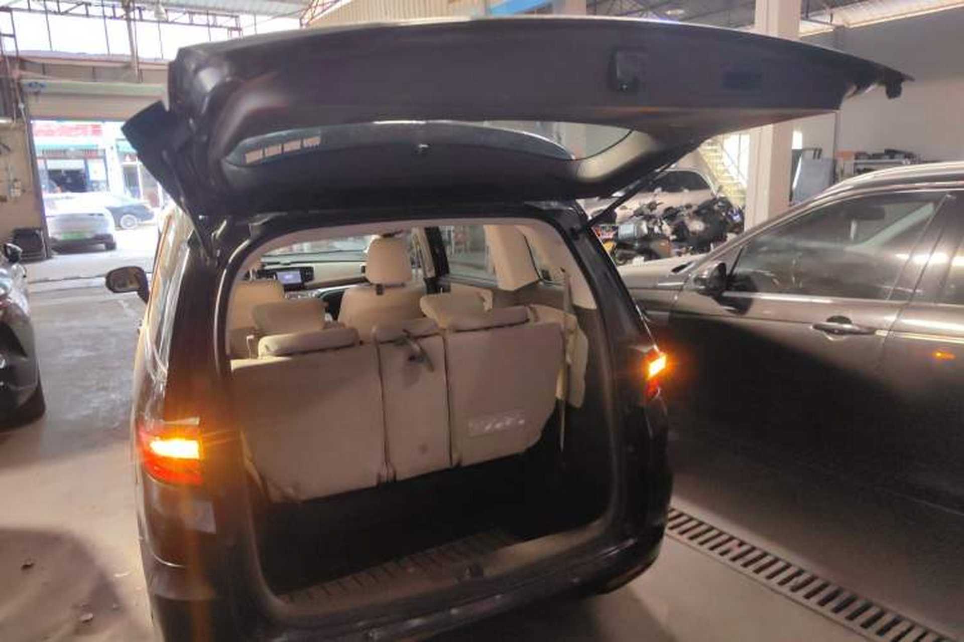 Used Honda Odyssey 2015 Revised 2.4L Luxury Edition Trunk