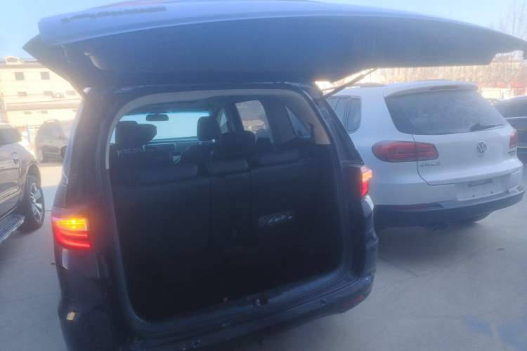 Used Honda Odyssey 2015 Updated Version 2.4L Smart Edition Trunk