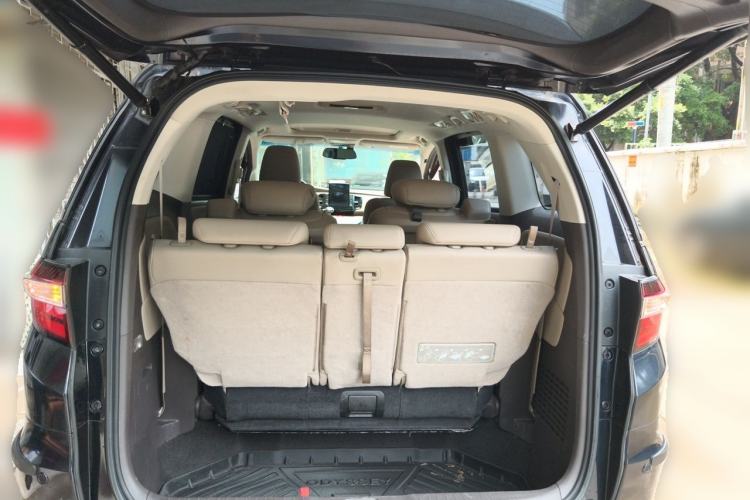 Used Honda Odyssey 2015 Revised 2.4L Luxury Edition Trunk