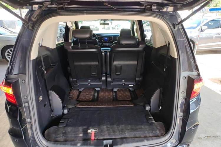 Used Honda Odyssey 2015 Updated Version 2.4L Smart Edition Trunk