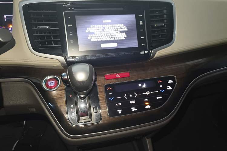 Used Honda Odyssey 2015 Revised Version 2.4L Supreme Edition Audio And AC Panel