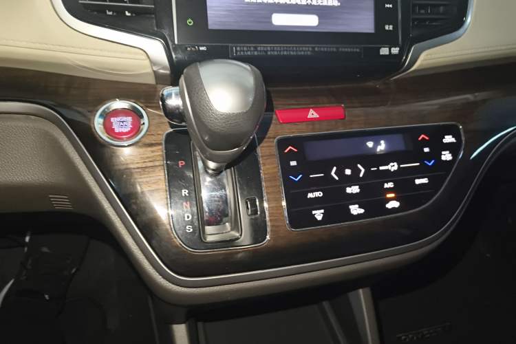 Used Honda Odyssey 2015 Revised Version 2.4L Supreme Edition Gear Lever