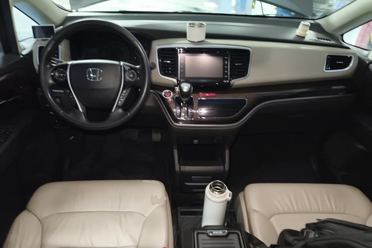 Used Honda Odyssey 2015 Revised Version 2.4L Supreme Edition Interior 2