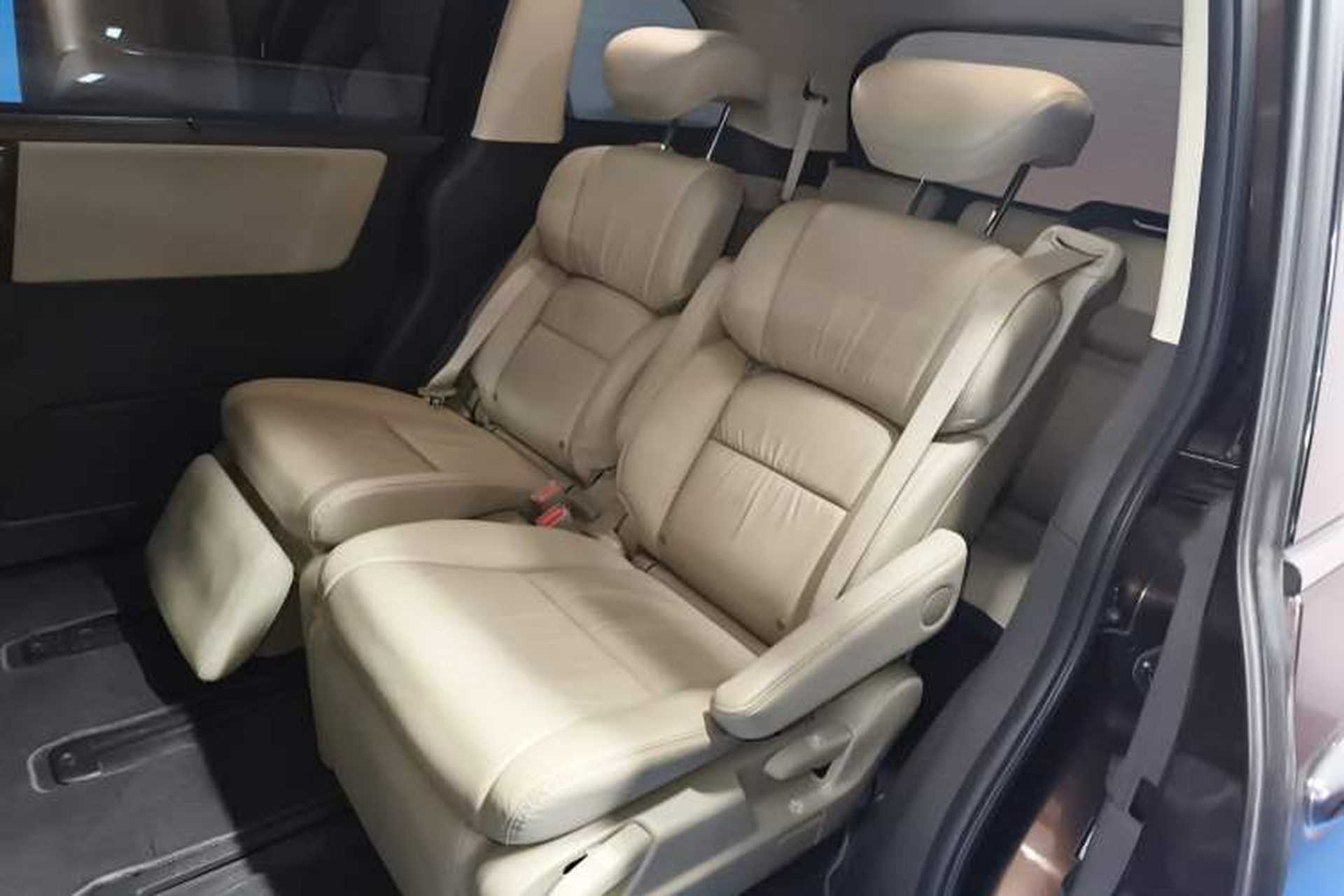 Used Honda Odyssey 2015 Revised Version 2.4L Supreme Edition Interior 4