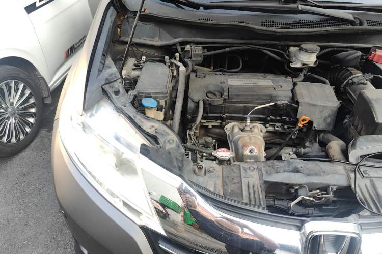 Used Honda Odyssey 2015 Revised 2.4L Luxury Edition Engine Bay Right