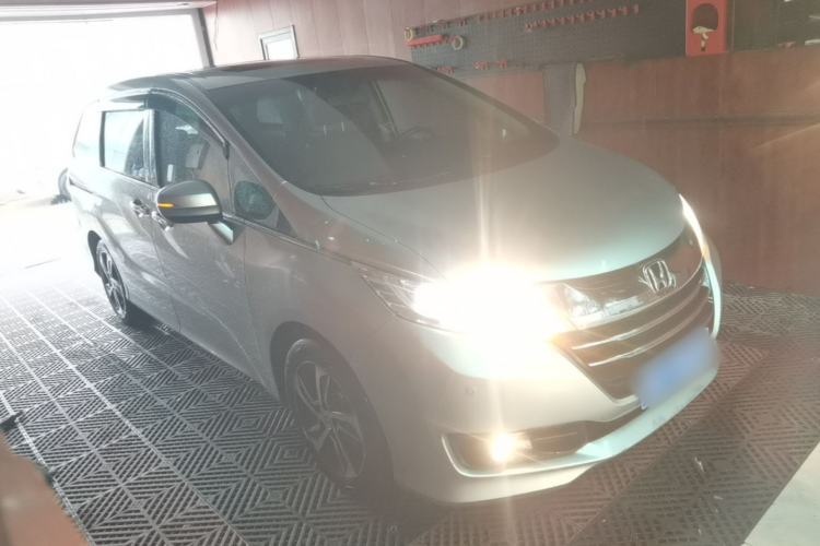 Used Honda Odyssey 2015 Updated Version 2.4L Smart Edition Front Right 45 Deg