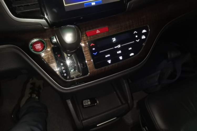 Used Honda Odyssey 2015 Updated Version 2.4L Smart Edition Gear Lever