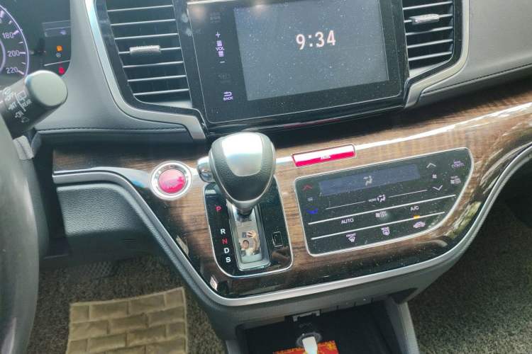 Used Honda Odyssey 2015 Updated Version 2.4L Smart Edition Gear Lever