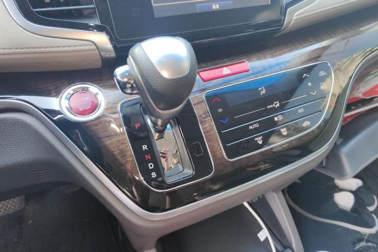 Used Honda Odyssey 2015 Revised 2.4L Luxury Edition Gear Lever