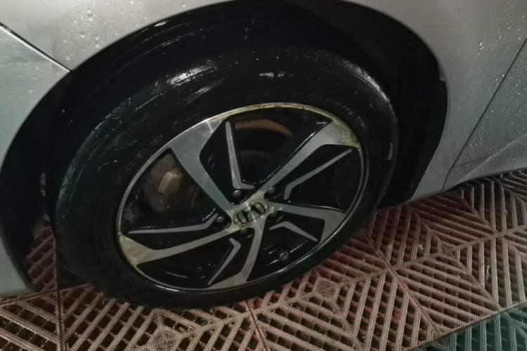 Used Honda Odyssey 2015 Updated Version 2.4L Smart Edition Left Front Wheel Hub