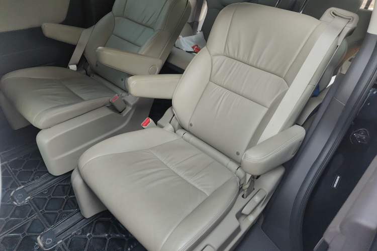 Used Honda Odyssey 2015 Revised 2.4L Luxury Edition Left Rear Seat
