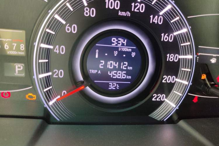 Used Honda Odyssey 2015 Updated Version 2.4L Smart Edition Odometer Close Up