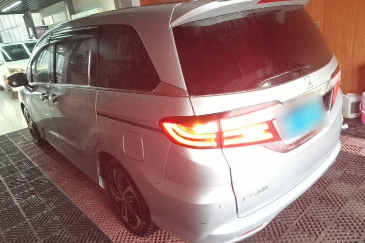 Used Honda Odyssey 2015 Updated Version 2.4L Smart Edition Rear Left 45 Deg
