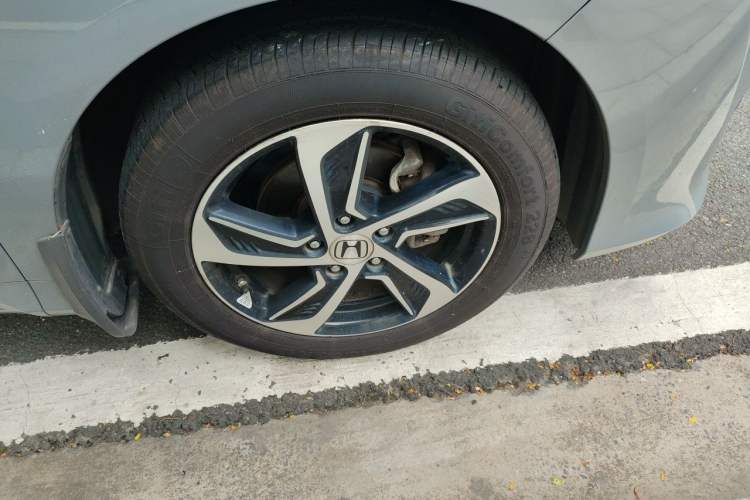 Used Honda Odyssey 2015 Updated Version 2.4L Smart Edition Right Front Wheel Hub