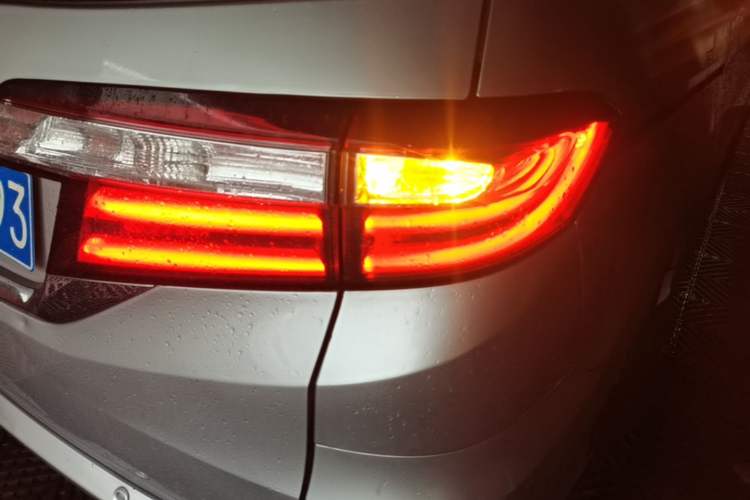 Used Honda Odyssey 2015 Updated Version 2.4L Smart Edition Right Rear Taillight