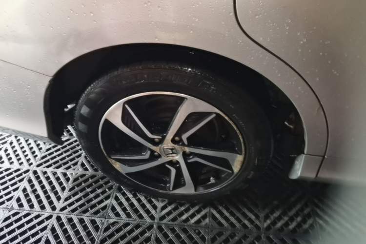 Used Honda Odyssey 2015 Updated Version 2.4L Smart Edition Right Rear Wheel Hub