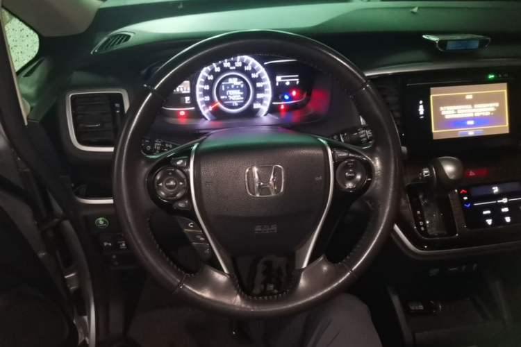 Used Honda Odyssey 2015 Updated Version 2.4L Smart Edition Steering Wheel