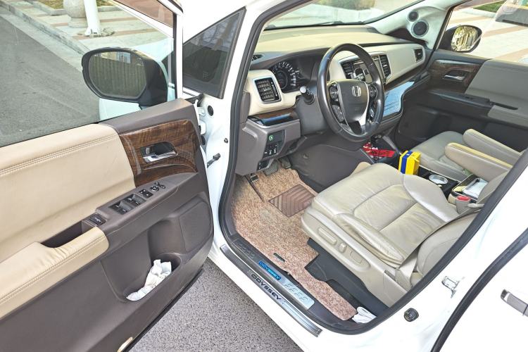 Used Honda Odyssey 2015 Updated Version 2.4L Smart Edition Driver Seat