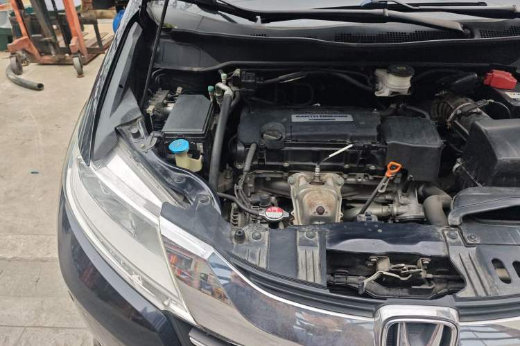 Used Honda Odyssey 2015 2.4L Smart Edition Engine Bay Right