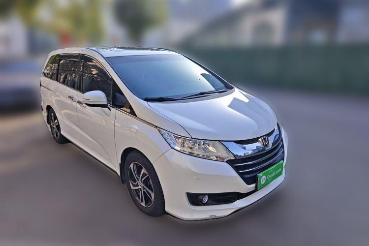 Used Honda Odyssey 2015 Updated Version 2.4L Smart Edition Front Right 45 Deg