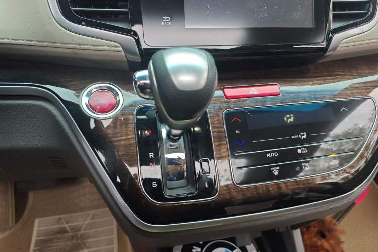 Used Honda Odyssey 2015 2.4L Smart Edition Gear Lever