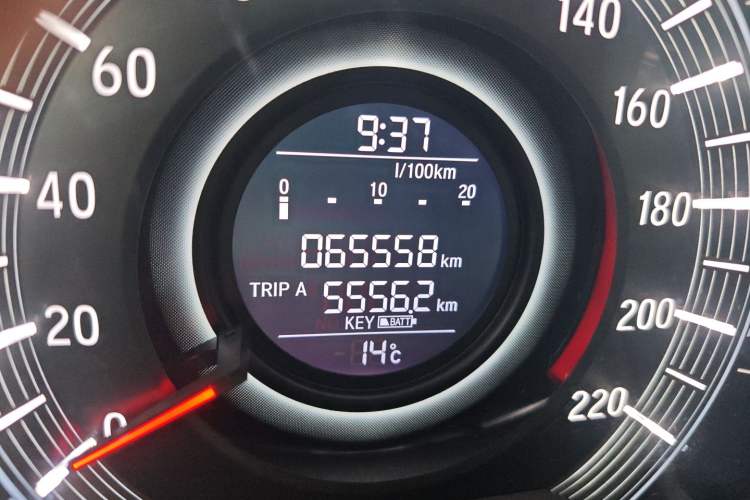 Used Honda Odyssey 2015 2.4L Smart Edition Odometer Close Up