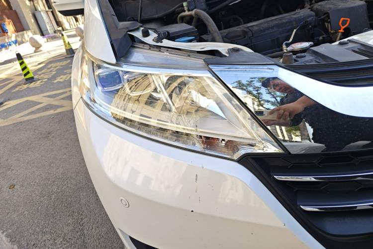 Used Honda Odyssey 2015 Updated Version 2.4L Smart Edition Right Front Headlight