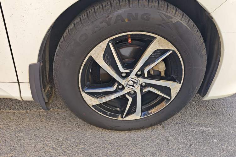 Used Honda Odyssey 2015 Updated Version 2.4L Smart Edition Right Front Wheel Hub