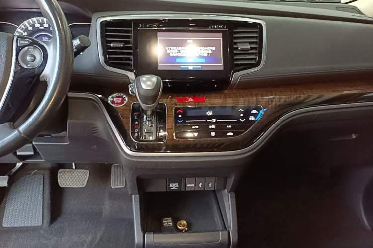 Used Honda Odyssey 2015 2.4L Smart Edition Audio And AC Panel