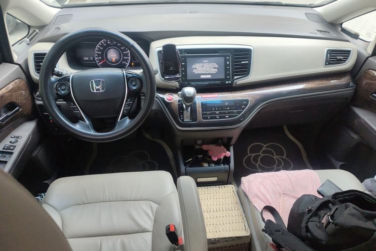 Used Honda Odyssey 2015 2.4L Supreme Edition Center Console