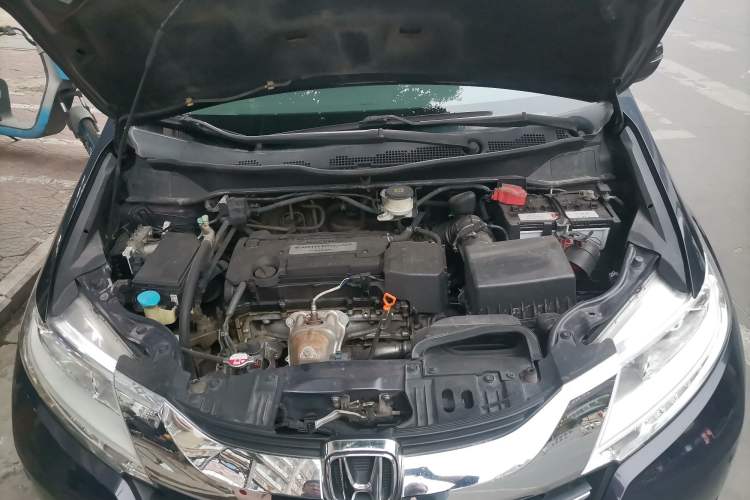 Used Honda Odyssey 2015 2.4L Smart Edition Engine Bay