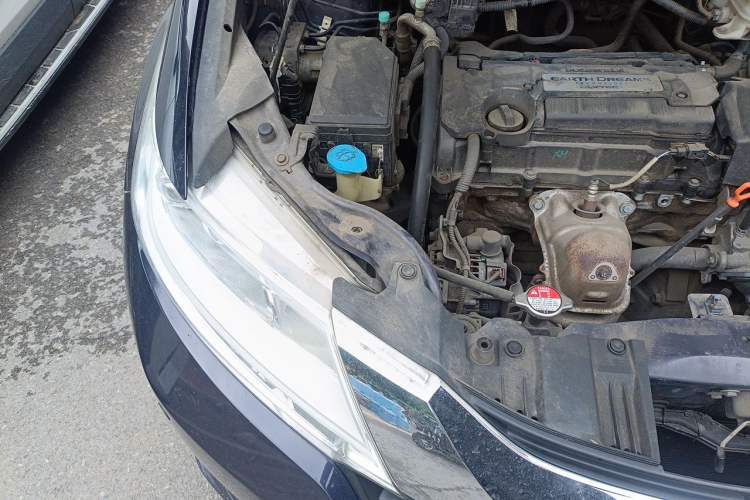 Used Honda Odyssey 2015 2.4L Smart Edition Engine Bay Right