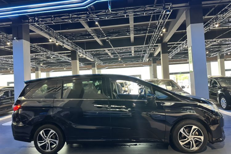 Used Honda Odyssey 2015 Updated Version 2.4L Smart Edition Exterior 3