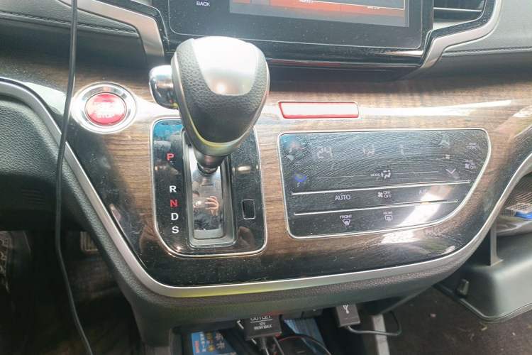 Used Honda Odyssey 2015 2.4L Smart Edition Gear Lever