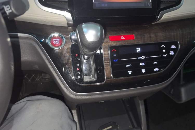 Used Honda Odyssey 2015 2.4L Smart Edition Gear Lever