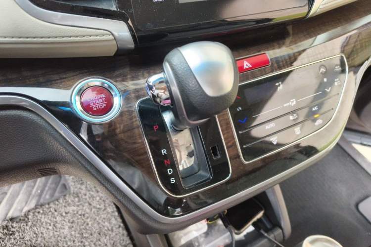 Used Honda Odyssey 2015 2.4L Luxury Edition Gear Lever
