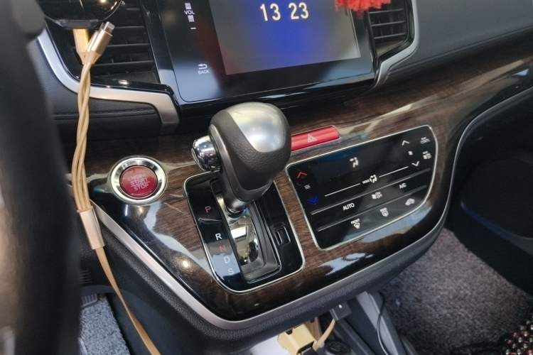 Used Honda Odyssey 2015 2.4L Smart Edition Gear Lever