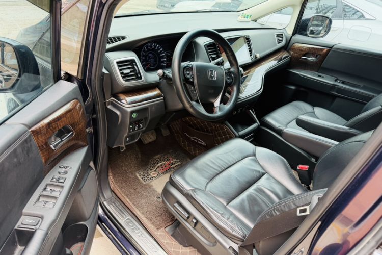 Used Honda Odyssey 2015 2.4L Smart Edition Interior 2