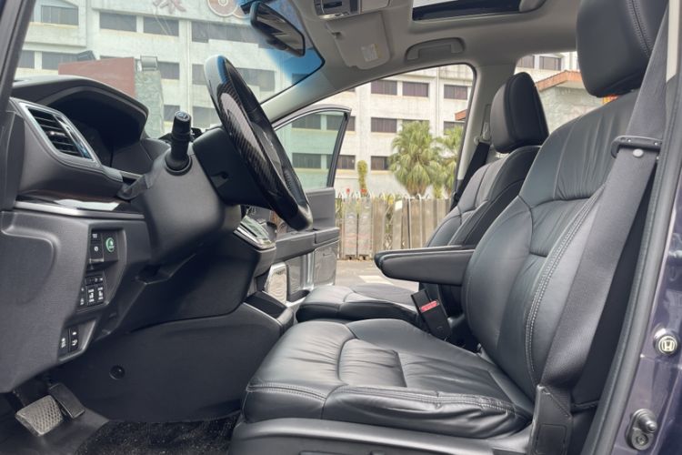 Used Honda Odyssey 2015 2.4L Supreme Edition Interior 2