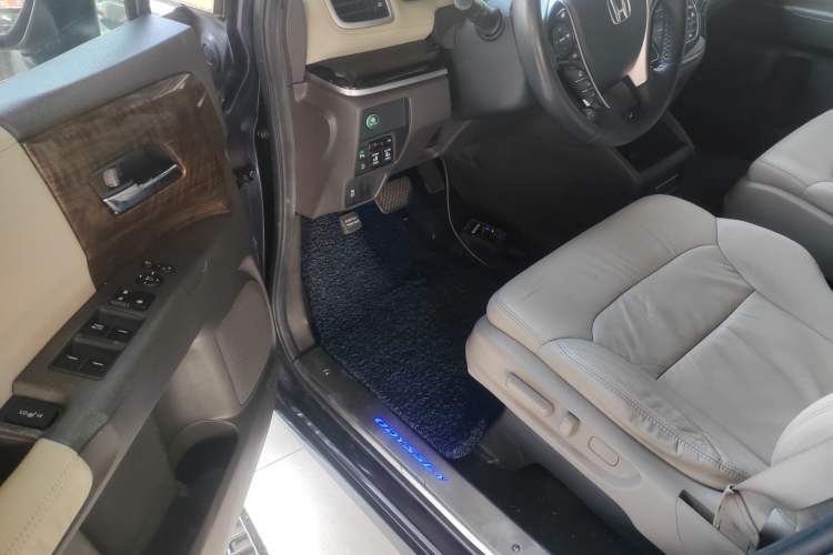 Used Honda Odyssey 2015 2.4L Smart Edition Interior 3