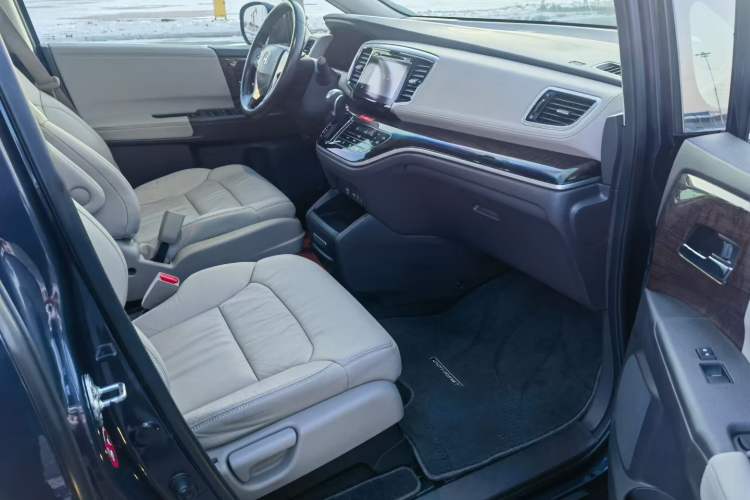 Used Honda Odyssey 2015 2.4L Luxury Edition Interior 3