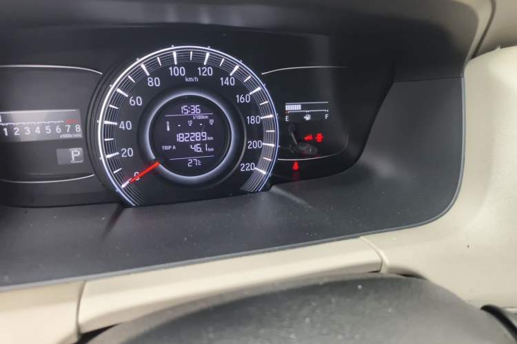 Used Honda Odyssey 2015 2.4L Luxury Edition Odometer Close Up