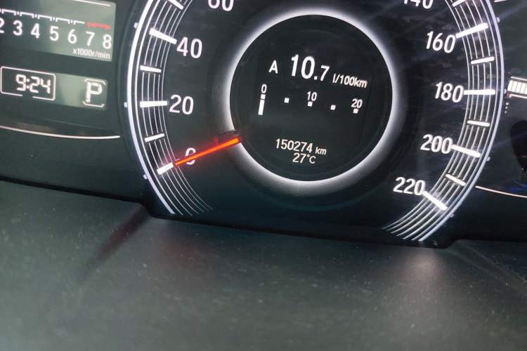 Used Honda Odyssey 2015 2.4L Supreme Edition Odometer Close Up