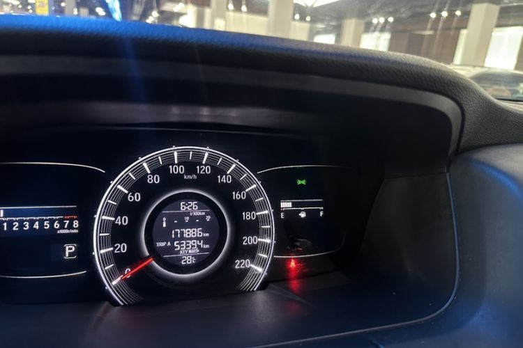 Used Honda Odyssey 2015 Updated Version 2.4L Smart Edition Odometer Close Up