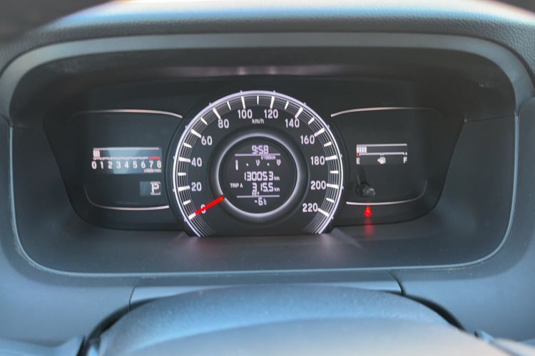 Used Honda Odyssey 2015 2.4L Smart Edition Odometer Close Up