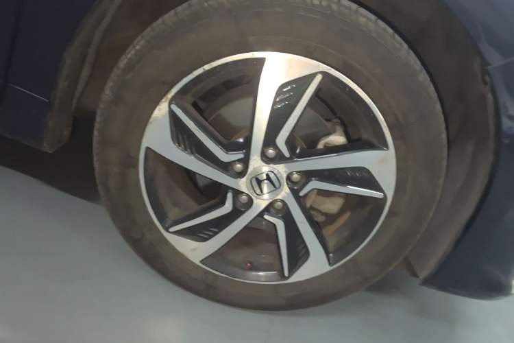 Used Honda Odyssey 2015 2.4L Smart Edition Right Front Wheel Hub